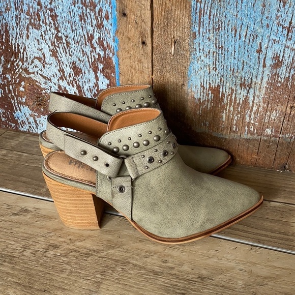 Mi.iM Shoes - Mi.iM Gray Philomena Heeled Buckle Store Bootie